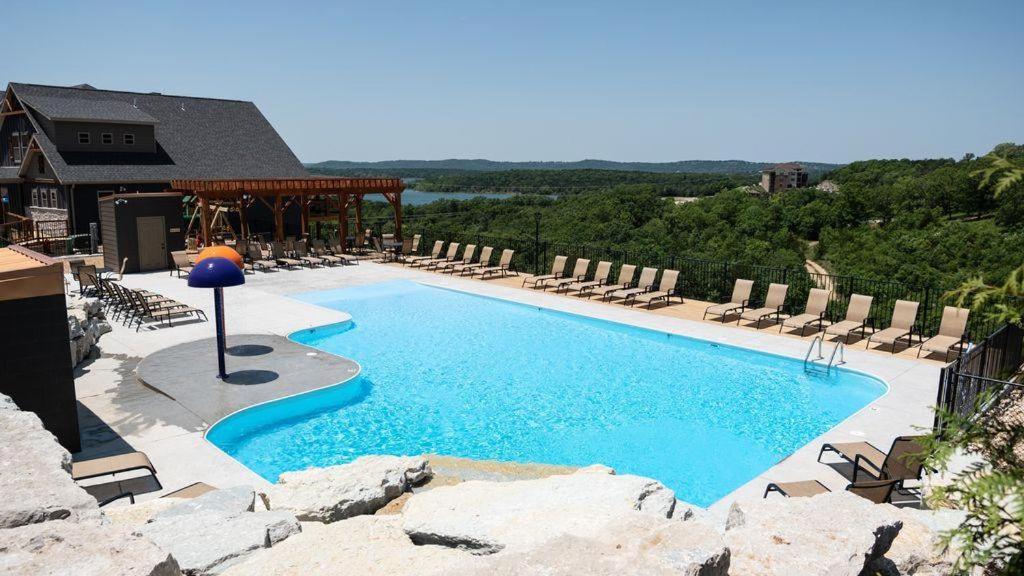 Chateau On The Cove Бренсън Екстериор снимка