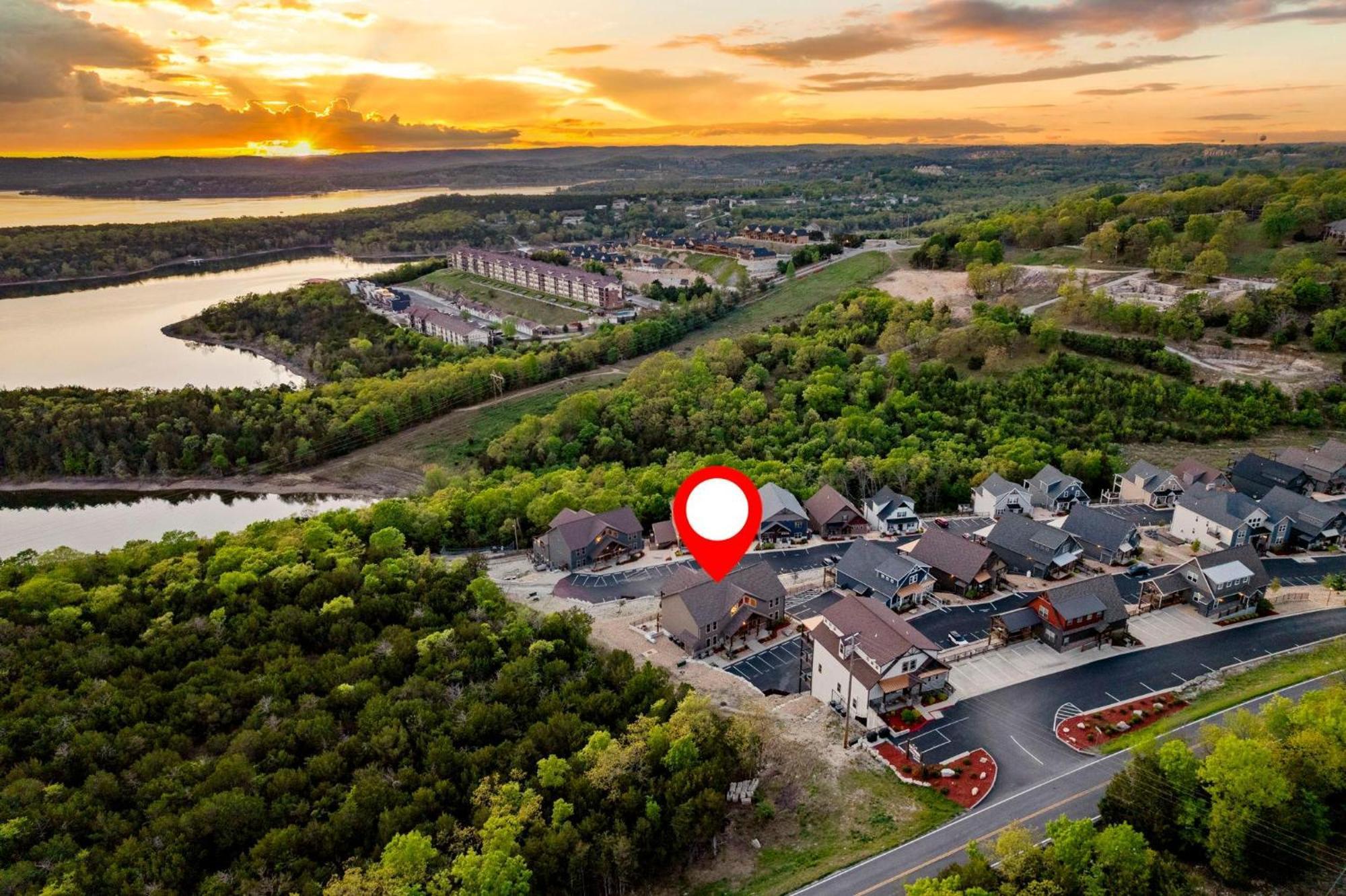 Chateau On The Cove Бренсън Екстериор снимка