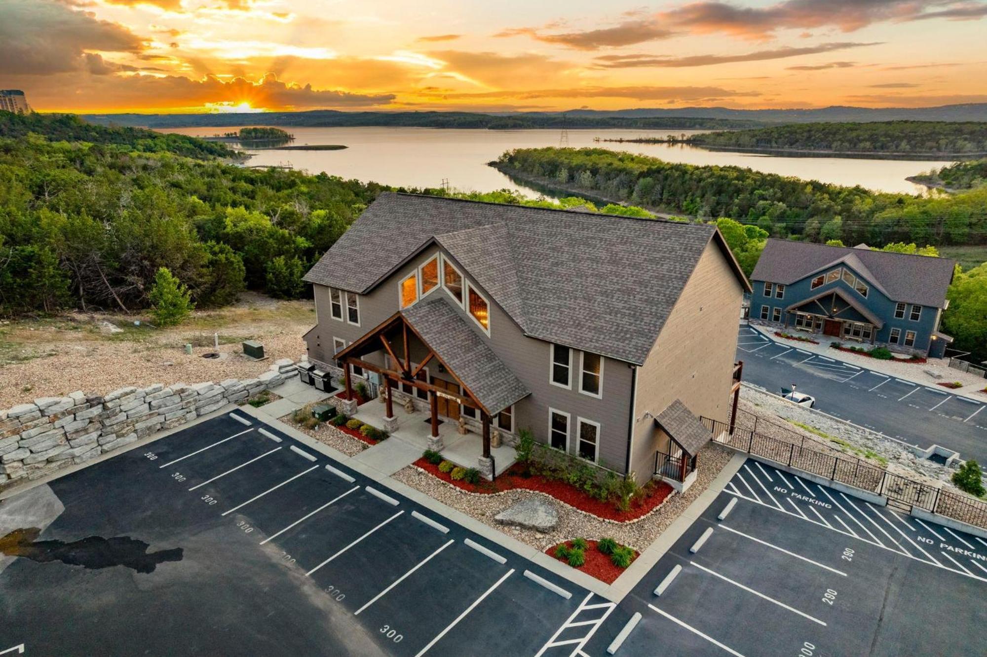 Chateau On The Cove Бренсън Екстериор снимка