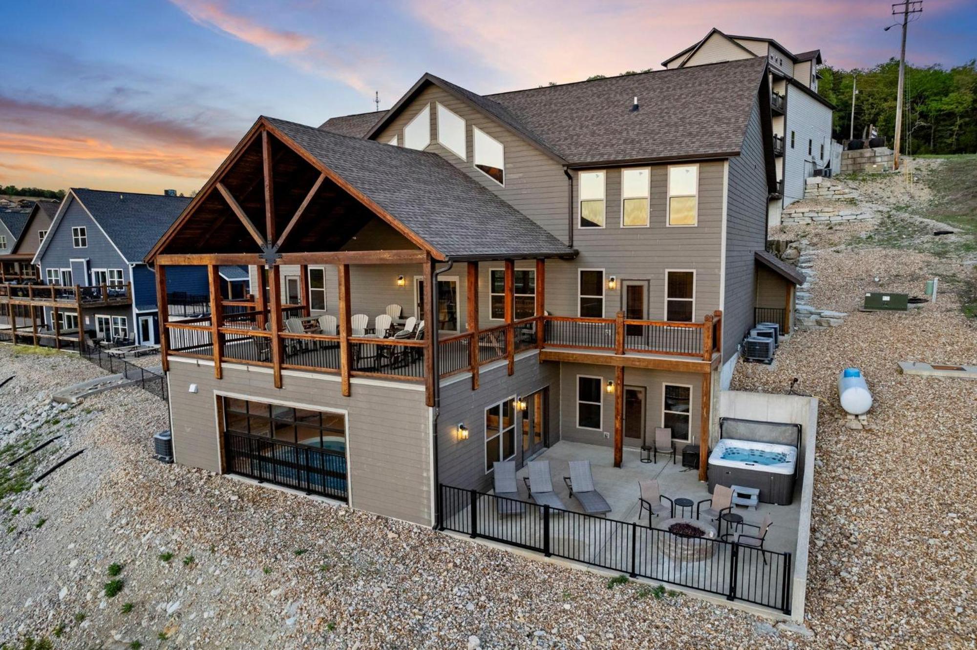 Chateau On The Cove Бренсън Екстериор снимка
